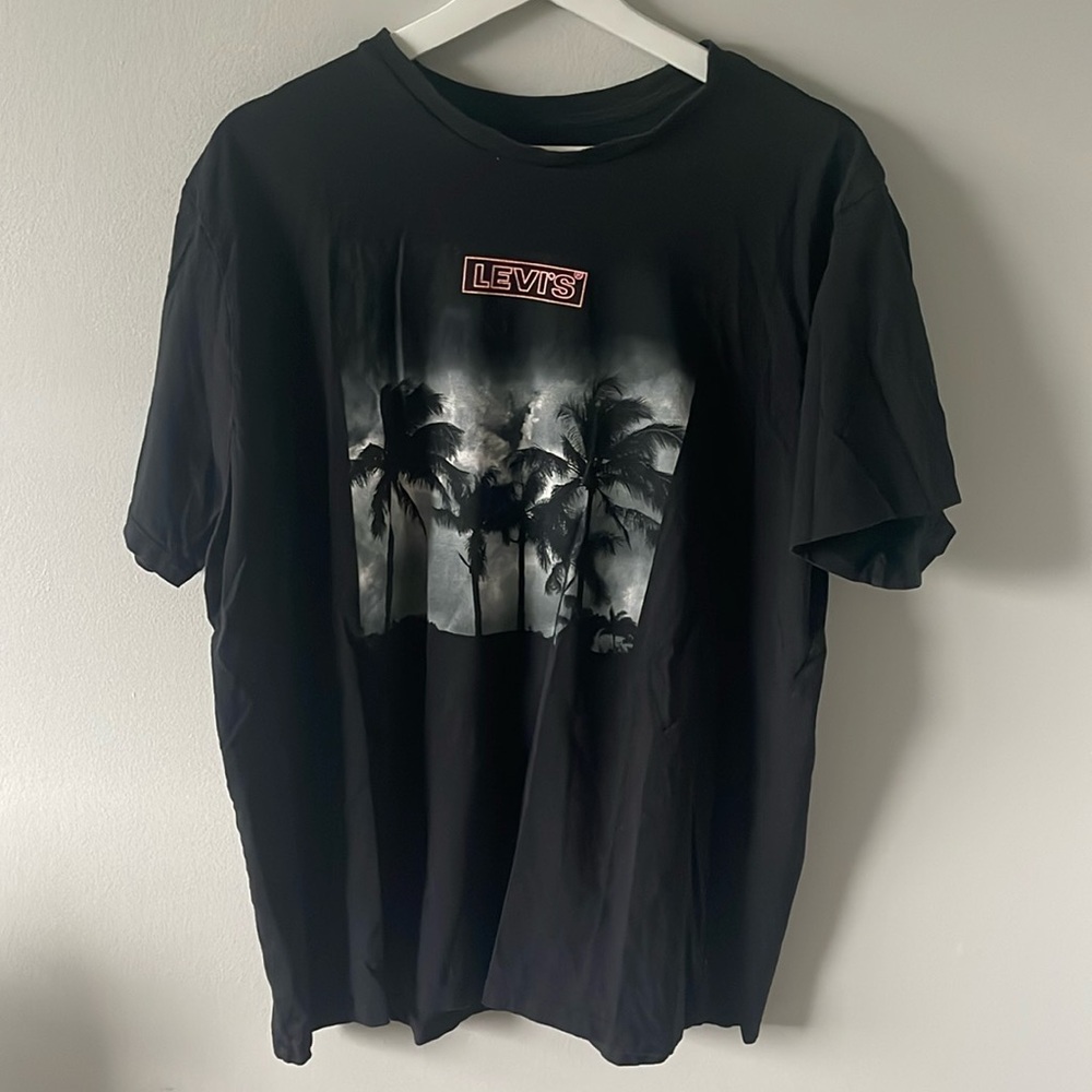 Levis graphic tee